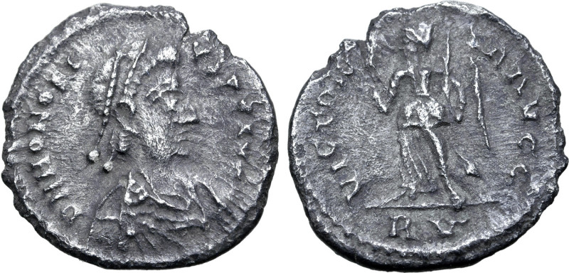 Honorius AR Half Siliqua. Ravenna, AD 402-406. D N HONORIVS P F AVG, pearl-diade...