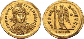 Ostrogoths, Theoderic AV Solidus. In the name of Anastasius I. Rome, AD 493-518. D N ANASTASIVS P F AVG, helmeted, pearl-diademed and cuirassed bust f...
