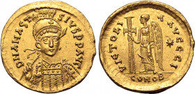 Anastasius I AV Solidus. Constantinople, AD 492-507. D N ANASTASIVS P P AVG, helmeted and cuirassed bust facing slightly to right, cross on helmet, ho...