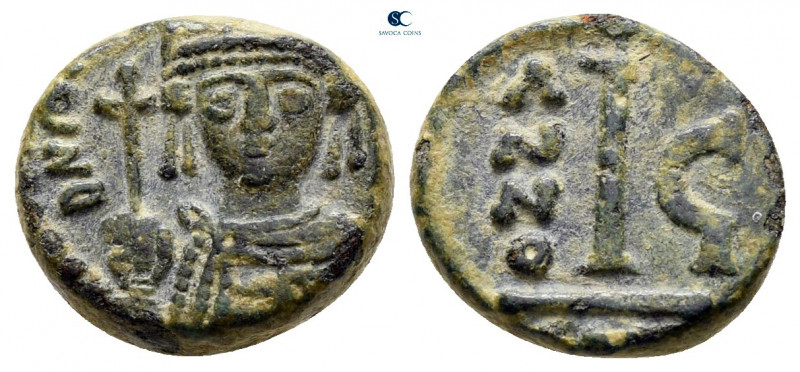 Justinian I AD 527-565. Carthage
Decanummium Æ

13 mm, 2,12 g



very fin...