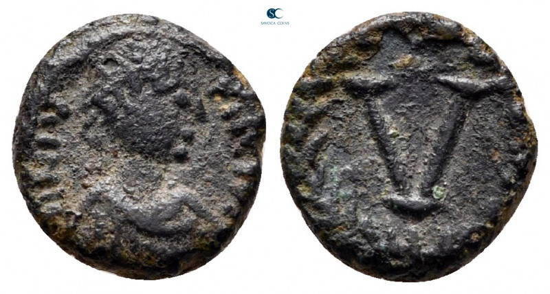 Justinian I AD 527-565. Uncertain mint in Sicily
Pentanummium Æ

12 mm, 1,32 ...