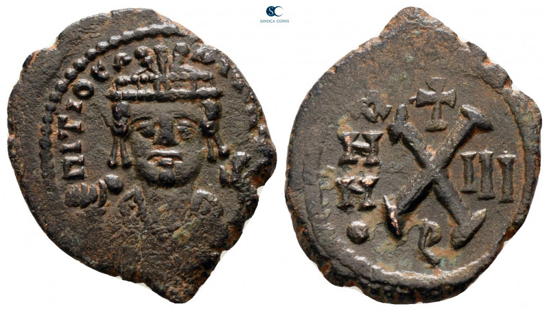 Maurice Tiberius AD 582-602. Theoupolis (Antioch)
Decanummium Æ

21 mm, 2,83 ...
