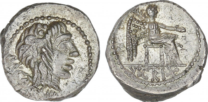 Quinario. 89 a.C. PORCIA. M. Porcius Cato. Anv.: Cabeza de la Libertad a derecha...