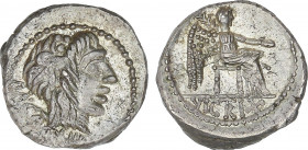 Quinario. 89 a.C. PORCIA. M. Porcius Cato. Anv.: Cabeza de la Libertad a derecha, detrás M. CATO. Rev.: Victoria sentada a derecha. En exergo: VICTRIX...