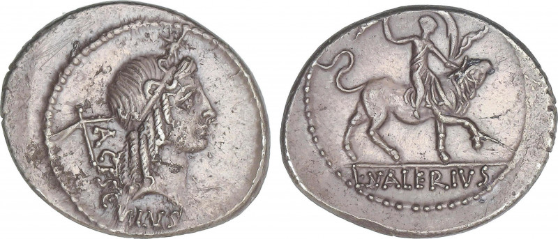 Denario. 45 a.C. VALERIA. L. Valerius Acisculus. Anv.: Cabeza de Apolo Soranus a...