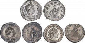 Lote 3 monedas Denario. Acuñadas el 218-222 d.C. HELIOGÁBALO. AR. FORTVNAE AVG, LIBERALITAS AVG. III y P.M.TR.(P.IIII) COS III P.P. A EXAMINAR. C-48, ...