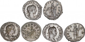 Lote 3 monedas Denario. Acuñadas el 222-231 d.C. ALEJANDRO SEVERO. Rev.: P. M. TR. P. III COS. P. P. Júpiter en pie a izquierda, SALVS PVBLICA. Salud ...