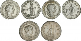 Lote 3 monedas Antoniniano. Acuñadas el 238-244 d. C. GORDIANO III. Rev.: LAETITIA AVG. N. Alegría estante a izquierda, LIBERALITAS AVG. Libertad esta...