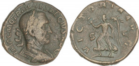 Sestercio. Acuñada el 249-251 d.C. TRAJANO DECIO. Anv.: IMP. C. M. Q. TRAIANVS DECIVS AVG. Busto laureado a derecha. Rev.: VICTORIA AVG. S. C. Victori...