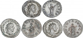 Lote 3 monedas Antoniniano. Acuñadas el 251-253 d.C. TREBONIANO GALO. AR. Reversos: FELICITAS PVBLICA, LIBERALITAS AVGG y LIBERTAS AVGG. A EXAMINAR. C...
