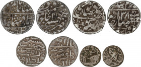 Lote 4 monedas. AE. Moneda Jital Masud I Gannávides vaca sagrada. Moneda Jaunpur Tanka 1400-500. 2 monedas Rupia Nazarena Jaipur Madho Singh II en nom...