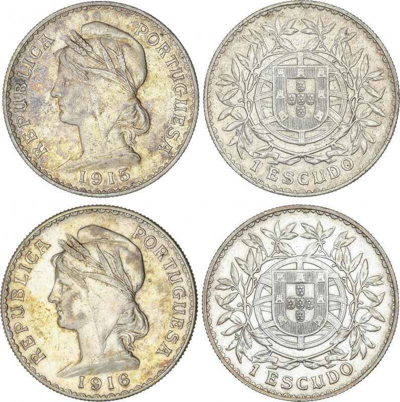 Lote 2 monedas 1 Escudo. 1915 y 1916. AR. Las dos con brillo original y pátina d...