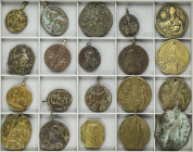 Lote 20 medallas religiosas. Siglo XVIII y XIX. Muchas: ROMA. Br. Ø 30 a 50 mm. Interesante lote de medallas antiguas de santos y religiosas, la mayor...
