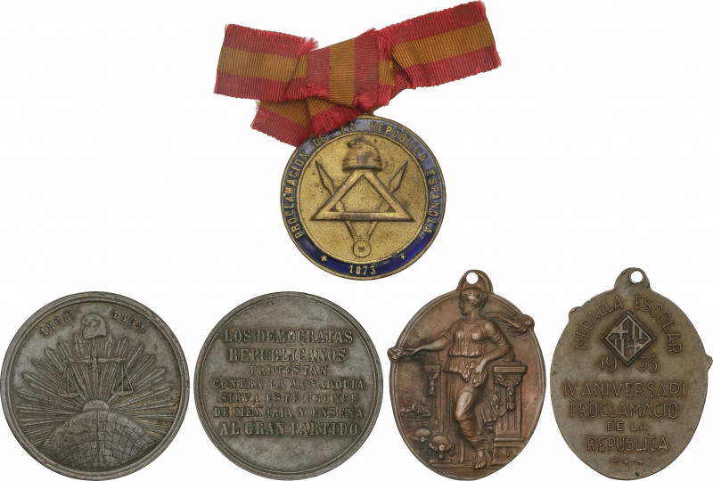 Lote 3 medallas Republicanas. 1869, 1873 y 1935. Br y latón con esmalte. Ø 28 a ...