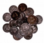 MONARQUÍA ESPAÑOLA
ISABEL II
Lote de 31 monedas. AE. Céntimo de Escudo 1868 Sevilla. Cal.665. MBC- a BC