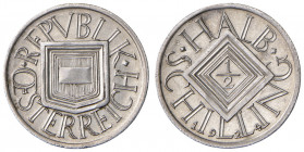 1/2 Schilling, 1924
1. Republik 1918 - 1933 - 1938. PROBE der Münze Wien in Silber (Ag) mit schmalem Randstab und Riffelrand, Ø 21 mm, Dicke 1,9 mm. W...