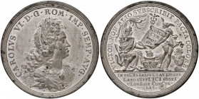 Karl VI. 1711- 1740
Sn Medaille, 1718. auf den Frieden von Passarowitz, Av: Brustbild nach rechts, darum Umschrift. Rev: Kaiser beim Schreiben auf von...