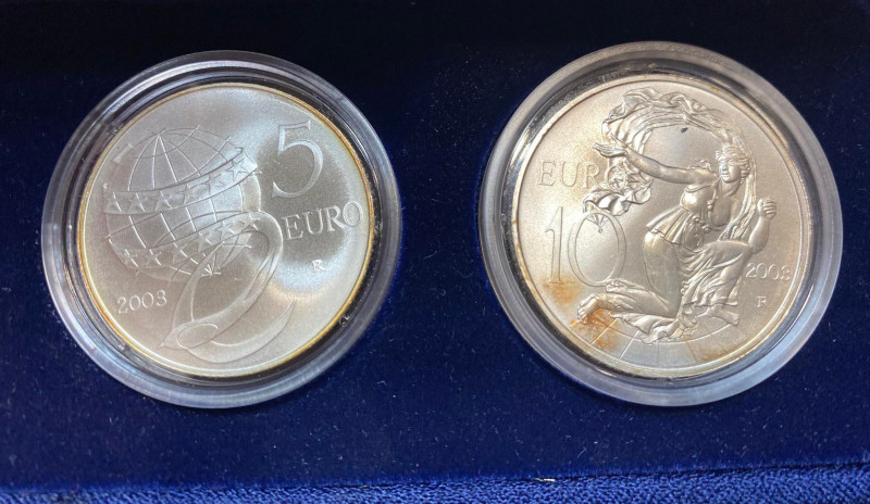 REPUBBLICA ITALIANA. Dittico 5 e 10 euro 2003 "L'Europa dei popoli". Ag. Con cof...