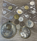 Lotto di monete, medaglie e gettoni (incluse 50 lire 1991 con rombo e 100 lire 1991 cifre chiuse).