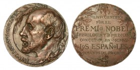 AL MÉRITO CIENTÍFICO. Santiago Ramón y Cajal por la concesión del Premio Nobel. 1907. Bronce. Ø72mm. Grabador M. Benlliure (Firmada). 137,48 g. EBC...