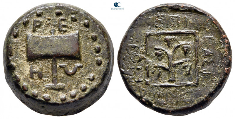 Kings of Thrace. Teres II 356-342 BC. 
Bronze Æ

20 mm, 15,18 g

Labrys / F...
