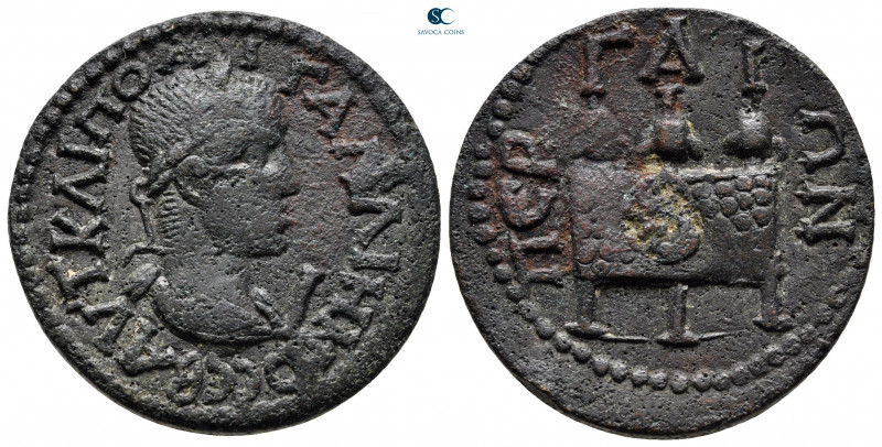 Pamphylia. Perge. Gallienus AD 253-268. 
Bronze Æ

28 mm, 13,64 g

ΑVΤ ΚΑΙ ...
