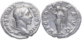 231 d.C.. Alejandro Severo. Roma. Denario. DS 4817 t. Ag. 2,32 g. VICTORIA AVG. Victoria estante a izquierda. MBC+. Est.65.
