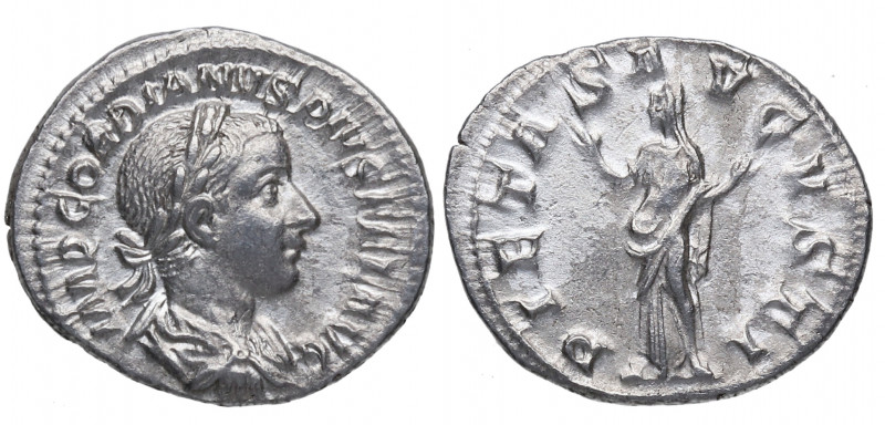 240 d.C. Gordiano III. Roma. Denario. RSC 186 – RIC 129. Ag. 3,10 g. PIETAS AVGV...