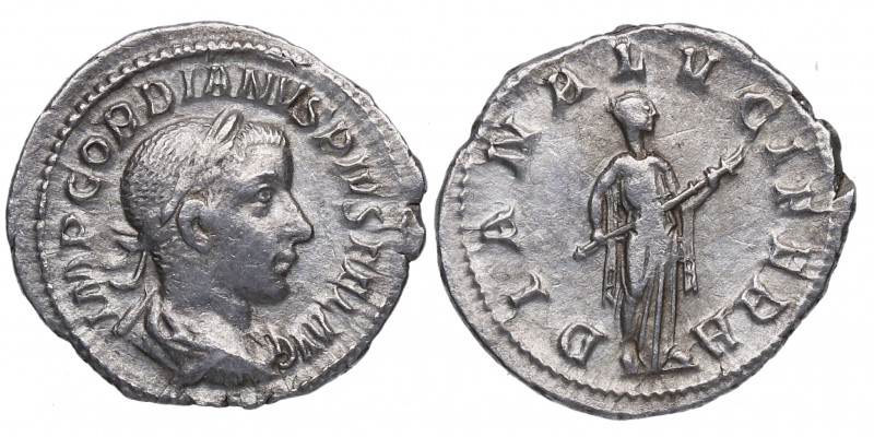 240 d.C. Gordiano III. Roma. Denario. RSC 69 – RIC 127. Ag. 2,62 g. DIANA LVCIFE...