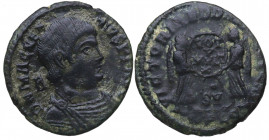 350 –353 d.C. Magnencio. Maioirina. Ae. 3,85 g. MBC- / BC+. Est.20.