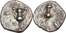 Greek Italy. Southern Apulia, Tarentum. AR Obol, 280-228 BC. Obv. Kantharos; around pellets. Rev. Kantharos; around pellets. HN Italy 1076. Vlasto 162...