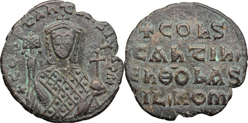 Constantine VII (913-959). AE Follis, Constantinople mint. Obv. Bust facing, cro...