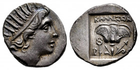 Rhodos. Rhodes. Drachm. 167-88 BC. (Sng Aulock-2828). Anv.: Radiate head of Helios right. Rev.: Rose with bud on r., between P and caduceus on left an...