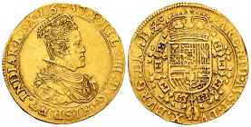 Philip IV (1621-1665). Double Sovereign. 1637. Brussels. (Tauler-907). (Delm-177). (Vanhoudt-637.BS). Au. 11,02 g. Mínima limpieza en anverso. Muy rar...