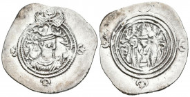 IMPERIO SASANIDA, Khusro II. Dracma. (Ar. 4,05g/31mm). Año 4 (593-594 d.C.). Yazd. (Mitchiner 1194 var). Anv: Busto coronado de Khusro II a derecha de...
