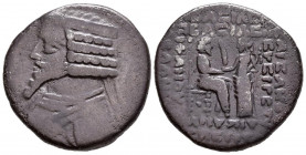 REYES DE PARTIA, Phraates IV. Tetradracma. (Ve. 10,57g/27mm). 26 a.C. Seleukeia en el Tigris. (Sellwood 51.25). Anv: Busto diademado a izquierda. Rev:...