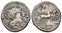 GENS FABIA. Denario. (Ar. 4,08g/20mm). 124 a.C. Norte de Italia. (FFC 697; Crawford 273/1). Anv: Cabeza de Roma a derecha, debajo X, delante leyenda: ...