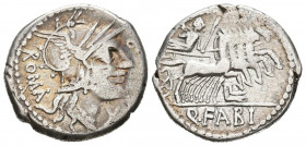 GENS FABIA. Denario. (Ar. 3,81g/19mm). 124 a.C. Norte de Italia. (FFC 697; Crawford 273/1). Anv: Cabeza de Roma a derecha, debajo X, delante leyenda: ...