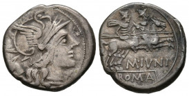 GENS JUNIA. Denario. (Ar. 3,97g/19mm). 145 a.C. Taller auxiliar de Roma. (FFC 778; Crawford 220/1). Anv: Cabeza de Roma a derecha, delante X, detrás c...