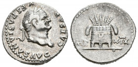 VESPASIANO. Denario. (Ar. 3,56g/18mm). 77-78 d.C. Roma. (RIC 980). Anv: Cabeza laureada de Vespasiano a derecha, alrededor leyenda: CAESAR VESPASIANVS...