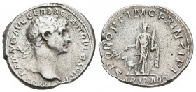 TRAJANO. Denario. (Ar. 2,60g/18mm). 112-113 d.C. Roma. (RIC 245). Anv: Cabeza laureada de Trajano a derecha, alrededor leyenda: IMP TRAIANO AVG GER DA...