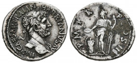 ADRIANO. Denario. (Ar. 3,06g/20mm). 119-122 d.C. Roma. (¿RIC 116?). Anv: Busto laureado de Adriano a derecha con drapeado en hombro izquierdo, alreded...