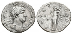 ADRIANO. Denario. (Ar. 2,83g/18mm). 120-121 d.C. Roma. (RIC 126var). Anv: Busto laureado, drapeado y con coraza de Adriano a derecha, alrededor leyend...