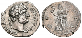ADRIANO. Denario. (Ar. 3,26g/19mm). 124-128 d.C. Roma. (RIC 173var). Anv: Cabeza laureada de Adriano a derecha, alrededor leyenda: HADRIANVS AVGVSTVS....