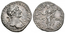 ADRIANO. Denario. (Ar. 3,05g/18mm). 119-120 d.C. Roma. (RIC 207). Anv: Busto laureado de Adriano a derecha con drapeado sobre hombro izquierdo, alrede...