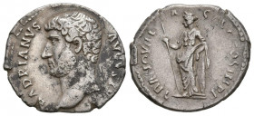 ADRIANO. Denario. (Ar. 3,09g/19mm). 132-134 d.C. Roma. (RIC 222). Anv: Busto desnudo de Adriano a izquierda, alrededor leyenda: HADRIANVS AVGVSTVS. Re...
