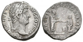 ADRIANO. Denario. (Ar. 3,57g/17mm). 134-138 d.C. Roma. (RIC 324). Anv: Busto laureado de Adriano a derecha, alrededor leyenda: HADRIANVS AVG COS III P...