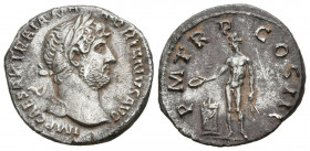 ADRIANO. Denario. (Ar. 3,39g/18mm). 119-122 d.C. Roma. (RIC 533). Anv: Cabeza laureada de Adriano a derecha, alrededor leyenda: IMP CAESAR TRAIAN HADR...