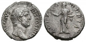 ADRIANO. Denario. (Ar. 2,96g/17mm). 130-133 d.C. Roma. (RIC 1502). Anv: Busto desnudo de Adriano a derecha, alrededor leyenda: HADRIANVS AVG COS III P...