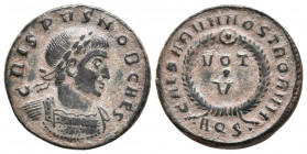 CRISPO. Follis. (Ae. 3,09g/18mm). 321 d.C. Aquileia. (RIC 87). Anv: Busto laureado, drapeado y con coraza de Crispo a derecha, alrededor leyenda: CRIS...